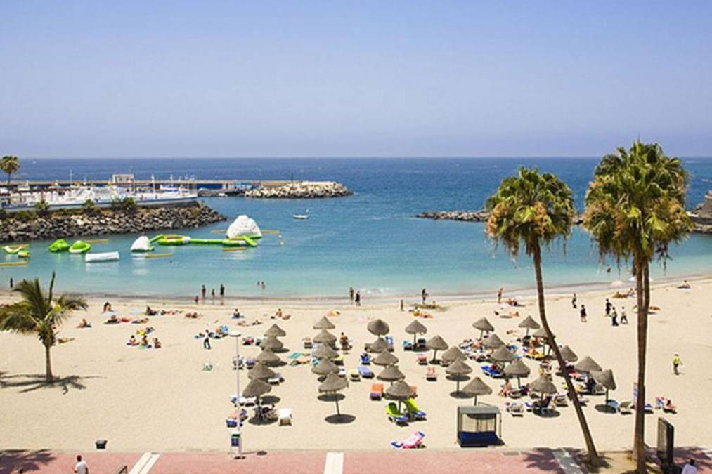Woman detained for trying to drown her son during a boat trip in Tenerife Woman detained for trying to drown her son during a boat trip in Tenerife