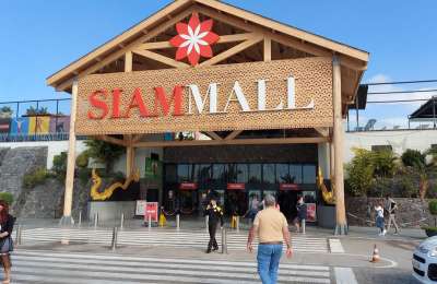 What is open on Christmas Day in the Canary Islands?