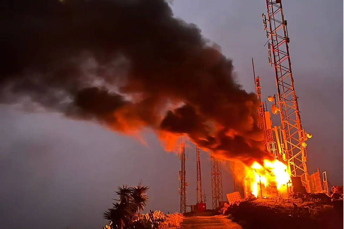 Fire in Granadilla leaves thousands without phones or internet Fire in Granadilla leaves thousands without phones or internet