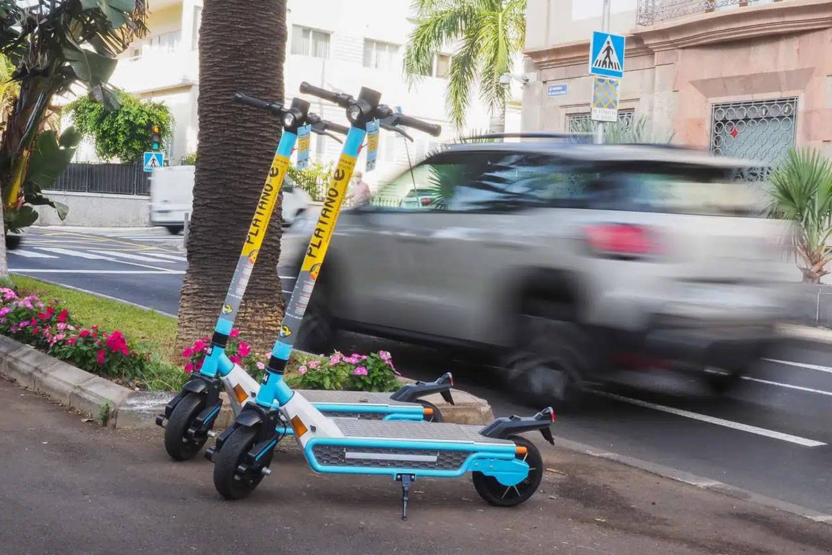 New scooter law: no riding on pavements, no under 16s, helmets mandatory