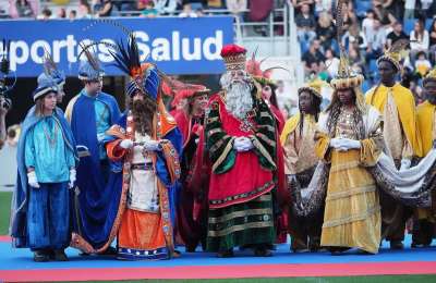 The Three Kings meet the children of the Canary Islands once again