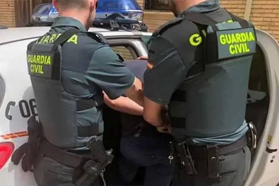 Man arrested after stabbing his ex-wife to death and injuring one of their children in Adeje