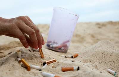 New fines up to 3,000 euros for littering, smoking on beaches or feeding stray cats