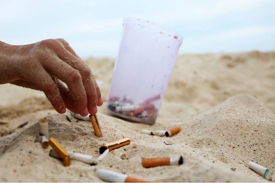 New fines up to 3,000 euros for littering, smoking on beaches or feeding stray cats
