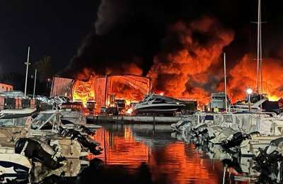 80 boats destroyed in dramatic fire in Bajadilla port 