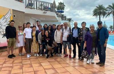 Restaurant owner brings staff to Tenerife to say thanks for their hard work