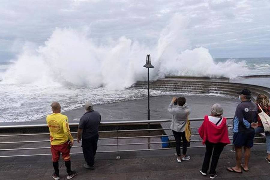 AEMET warns of rain and waves up to four metres high over the next few days