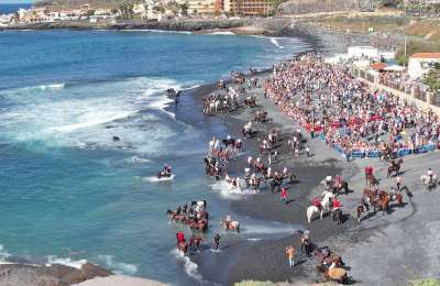 Thousands flock to La Caleta as San Sebastián returns to the sea