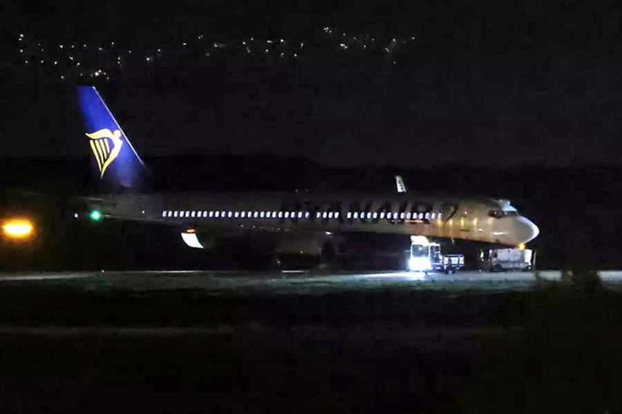 A Ryanair plane is evacuated in Greece due to a bomb scare