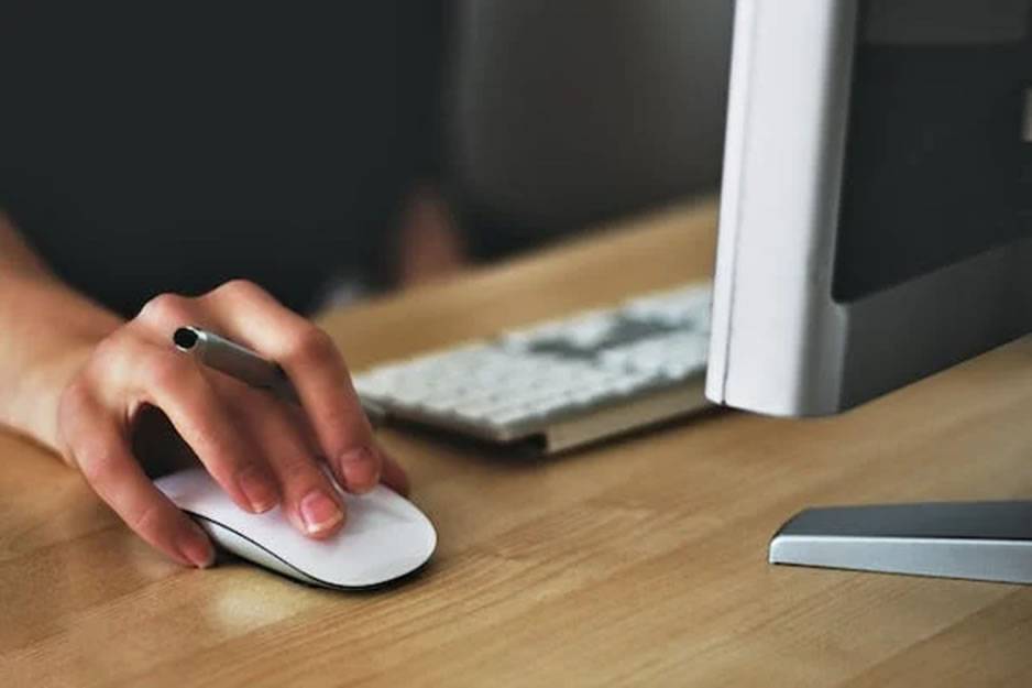 6 tips to keep yourself healthy if you work a lot in the office