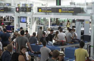 Air traffic controllers warn of ‘significant delays and cancellations’ on Monday