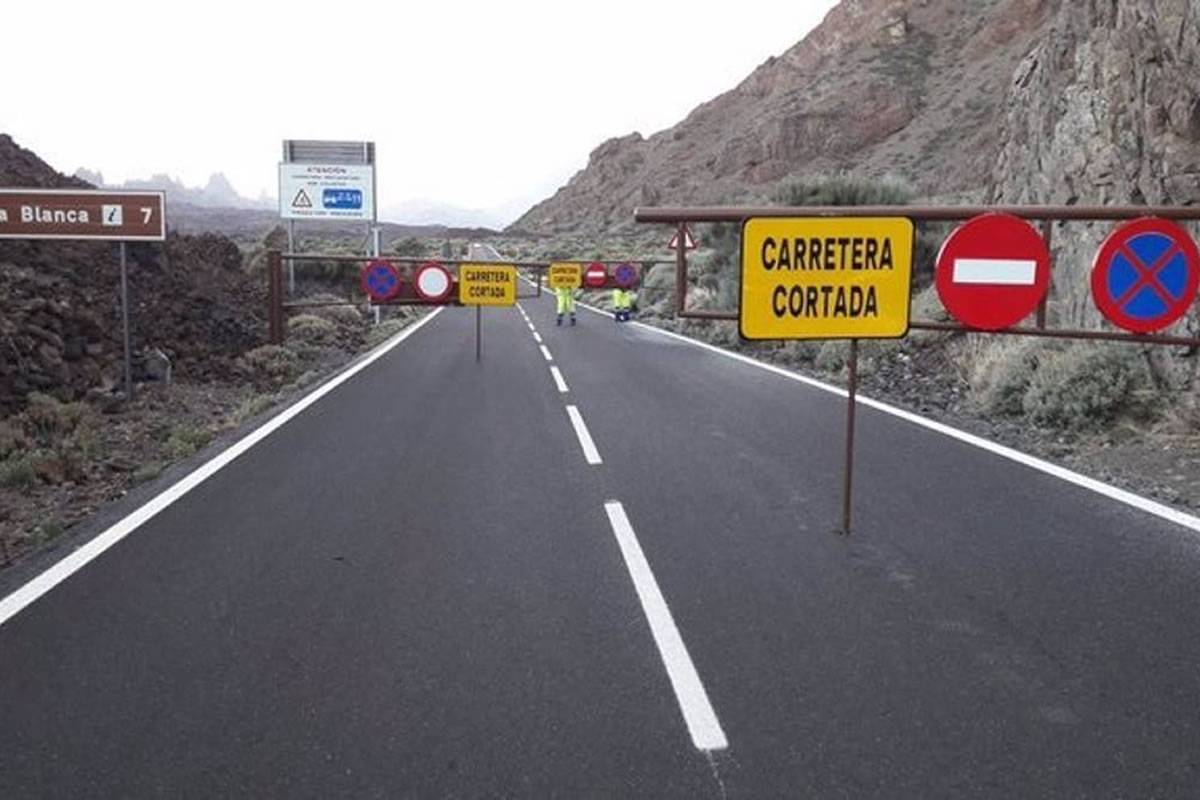 All accesses to the Teide National Park are closed because of the weather All accesses to the Teide National Park are closed because of the weather