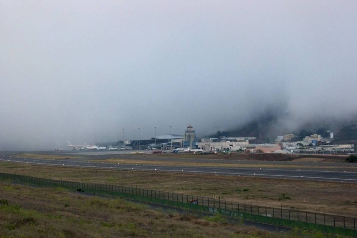 Flight diversions in Tenerife due to fog