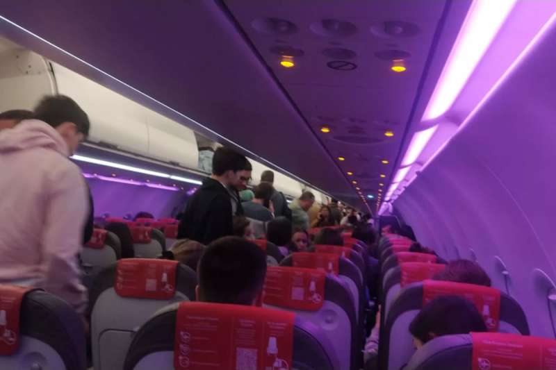 Plane bound for Lanzarote turns round because of a drunk passenger