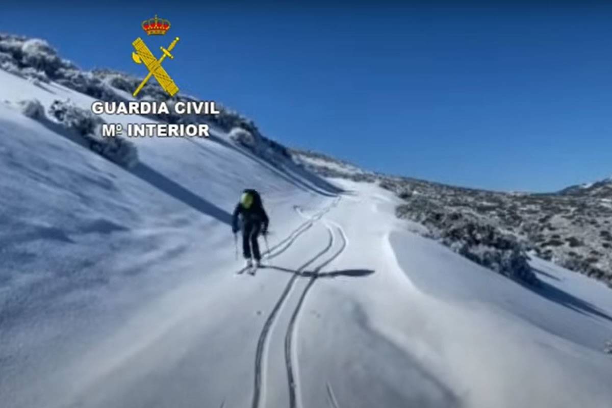 VIDEO: The Guardia Civil patrols Teide National Park on skis VIDEO: The Guardia Civil patrols Teide National Park on skis