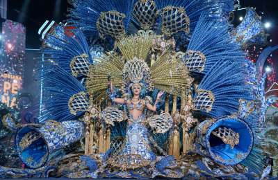 The Santa Cruz Carnival parade returns to the streets with 9,000 participants