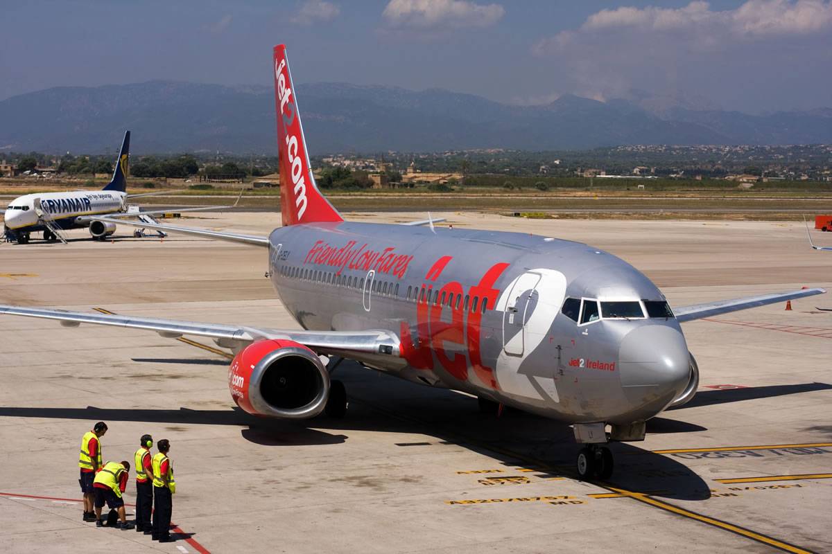 Canarian Weekly Jet2 schedules 13,000 more flight seats to Lanzarote