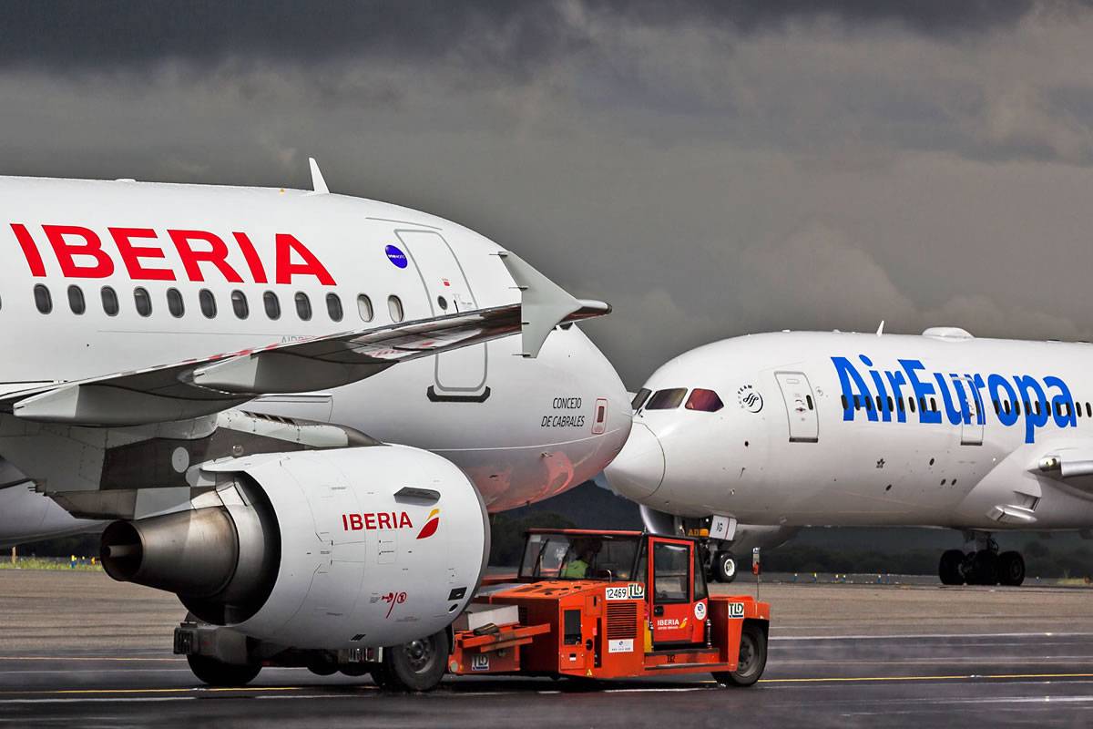 Iberia buys Air Europa for 500 million euros