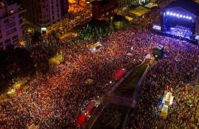 420,000 people finish the Santa Cruz Carnival with an 18 hour party