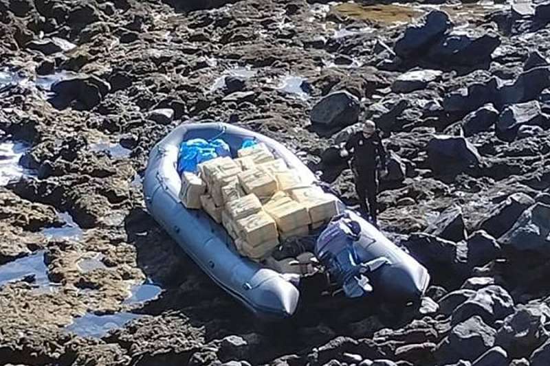 Fisherman finds an inflatable boat with 80 bales of hashish inside it