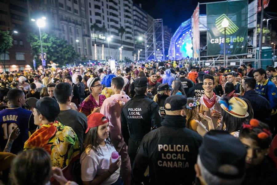 Woman loses a bum bag full of drugs at the Carnival and reports it to the police