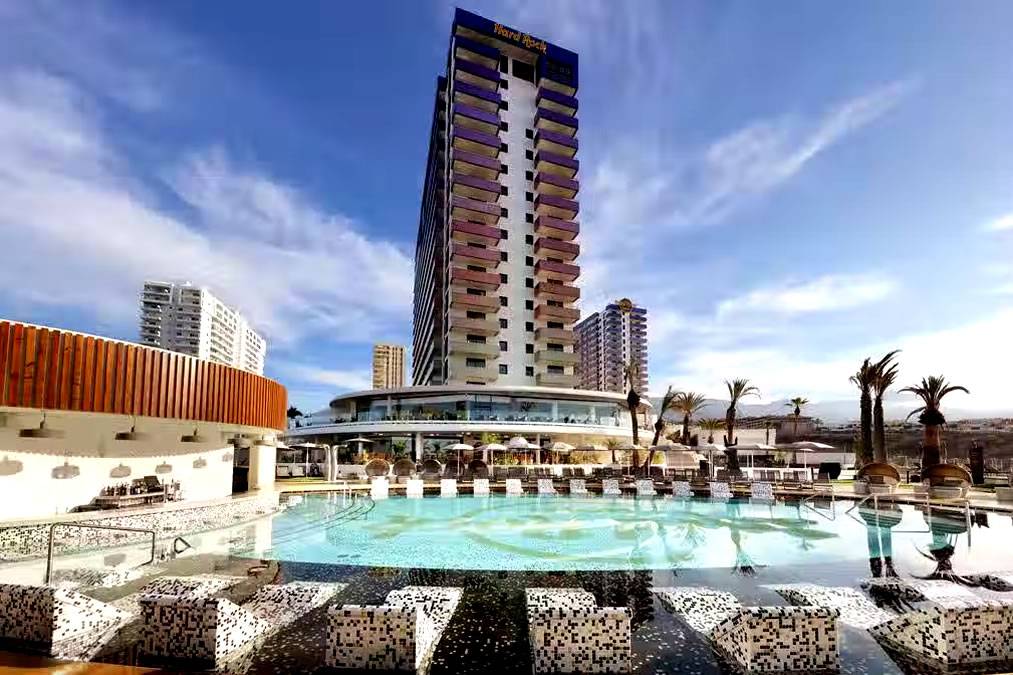 British tourists left between a Rock and a Hard place after £8,000 theft British tourists left between a Rock and a Hard place after £8,000 theft