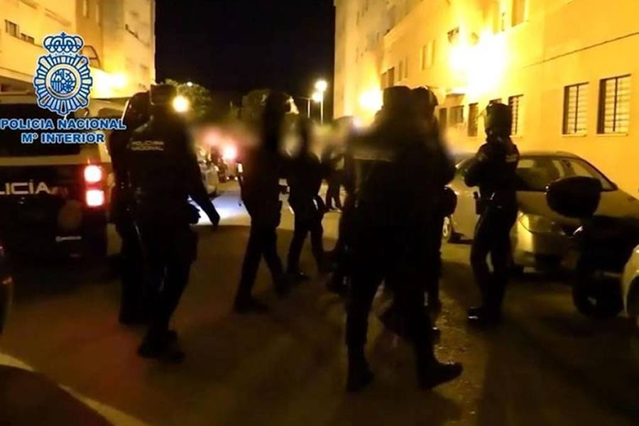 24 arrested for scamming 350,000 euros from bank clients via fake websites