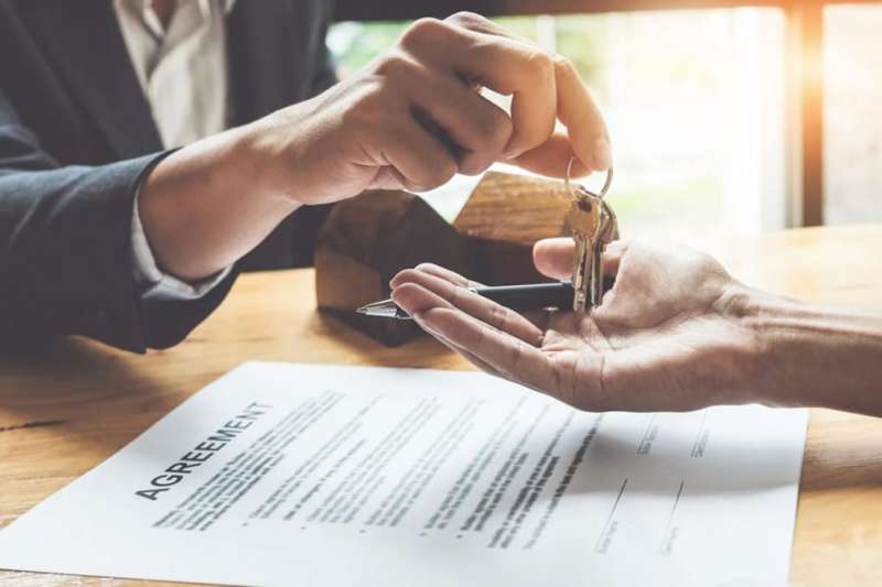 What is the legal amount of a deposit when renting property in Spain?