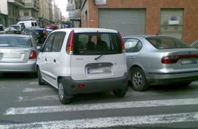 The DGT highlights fines for parking incorrectly or in the wrong place 