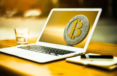 Managing a Bitcoin portfolio and diversifying investments across different cryptocurrencies