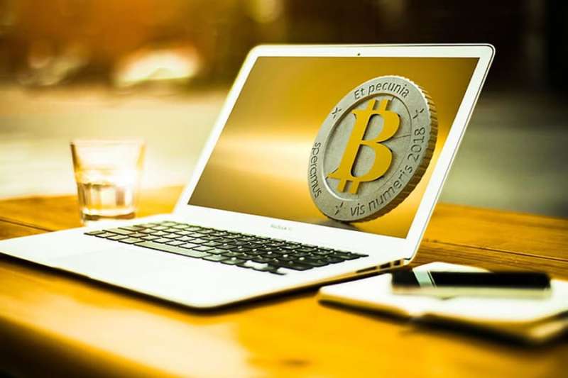 Managing a Bitcoin portfolio and diversifying investments across different cryptocurrencies
