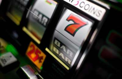 Bar owner in Tenerife steals 4,600 euros from fruit machines and reports a burglary