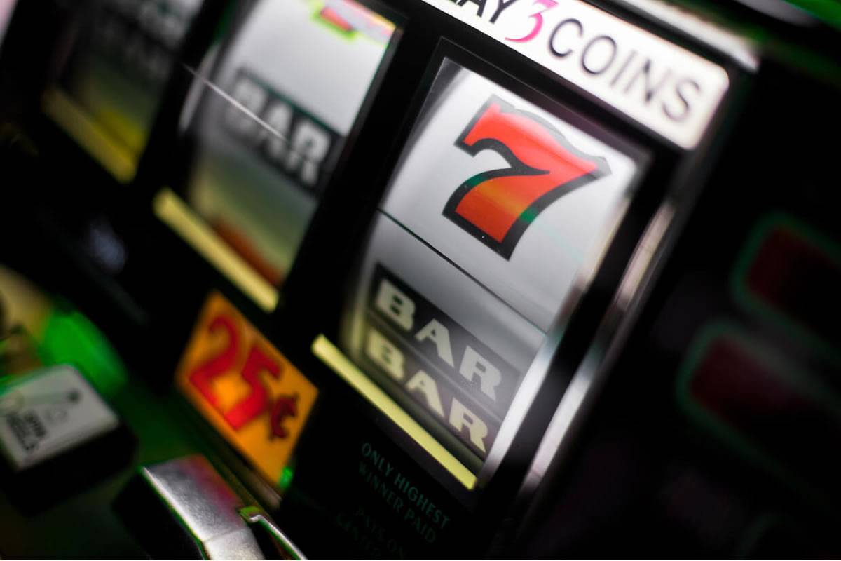 Bar owner in Tenerife steals 4,600 euros from fruit machines and reports a burglary