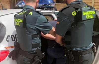 Drug dealer tries to swallow 14 wraps of heroin to avoid arrest in Playa Las Americas