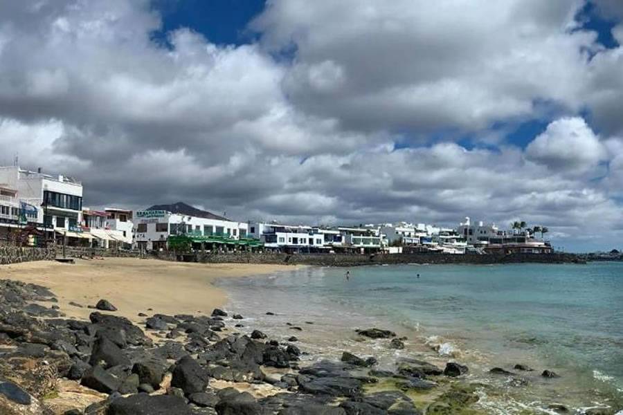WEATHER: Cloudy and occasional showers start the week in the Canary Islands 