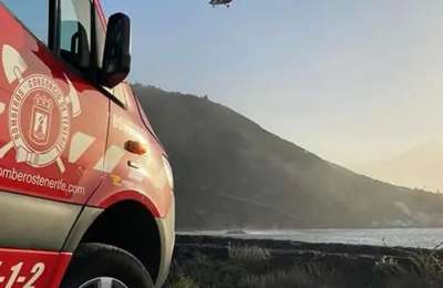 The fire brigade rescue an injured man from rocks on the coast of Costa Adeje