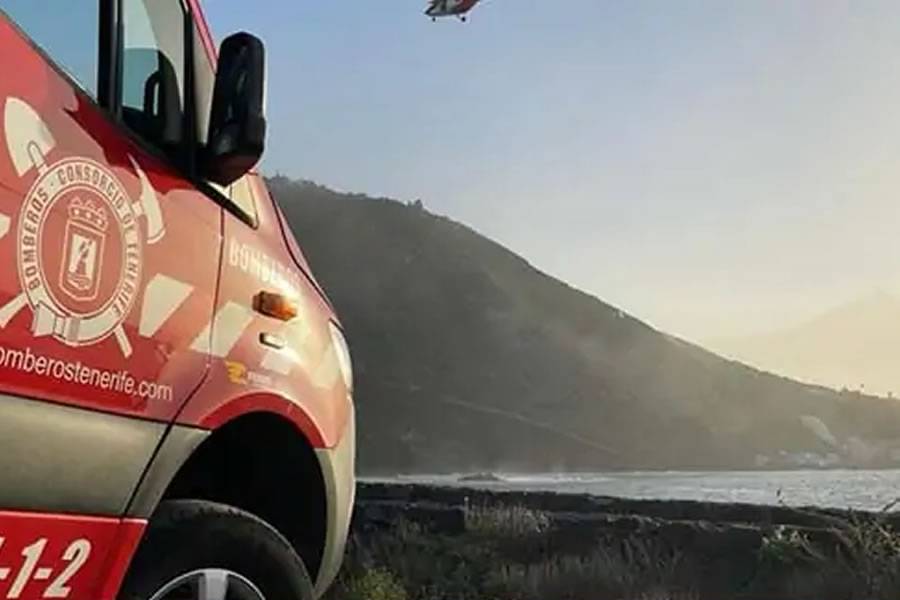 The fire brigade rescue an injured man from rocks on the coast of Costa Adeje