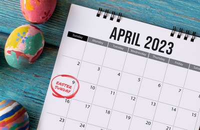 Which days are bank holidays over Easter in the Canary Islands?