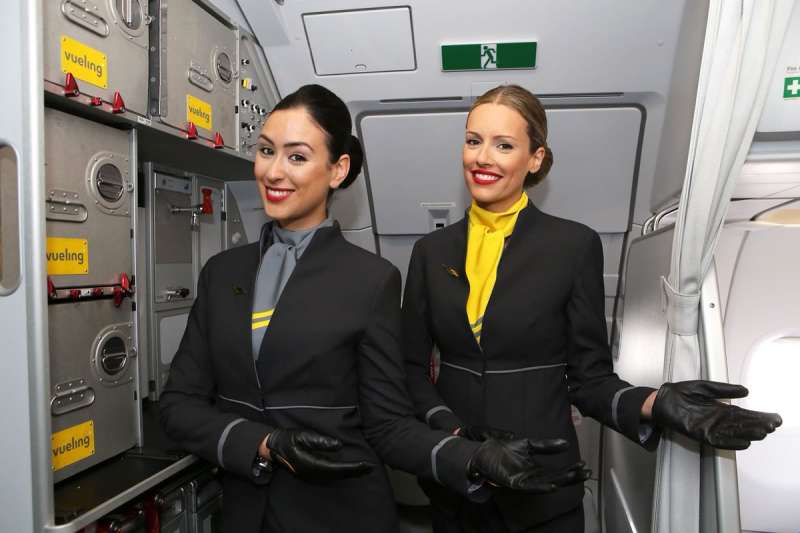 Airline fined 30,000 euros for demanding that stewardesses wear makeup and high heels 