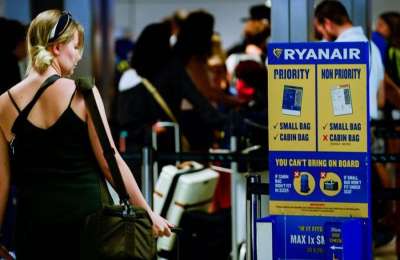 How to avoid paying for a suitcase on Ryanair