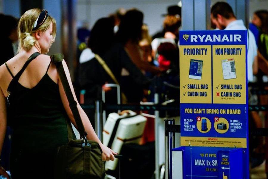 How to avoid paying for a suitcase on Ryanair