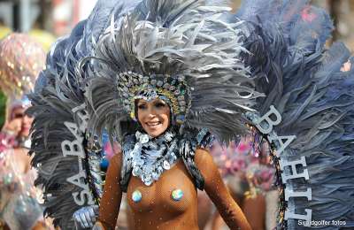 Los Cristianos carnival ends full of colour with a parade of 1,800 dancers and groups