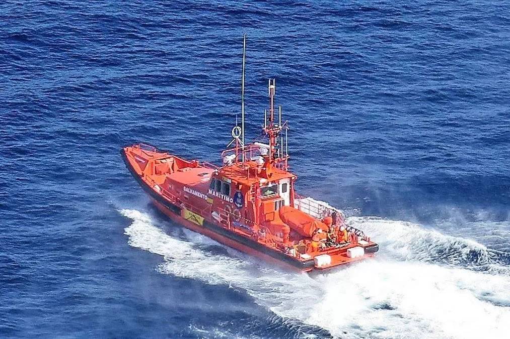 Dead body found floating in the sea by a tourist excursion boat