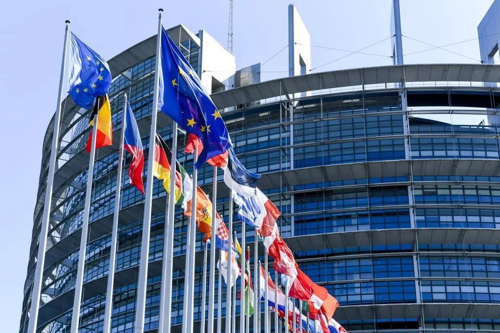 MEPs want to make it easier for third-country citizens to become EU residents
