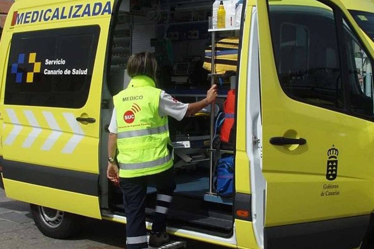 Two injured as car overturns in the Teide National Park Two injured as car overturns in the Teide National Park