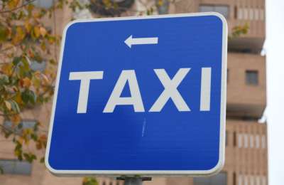 The taxi sign in the Canary Islands that has gone viral due to its location!