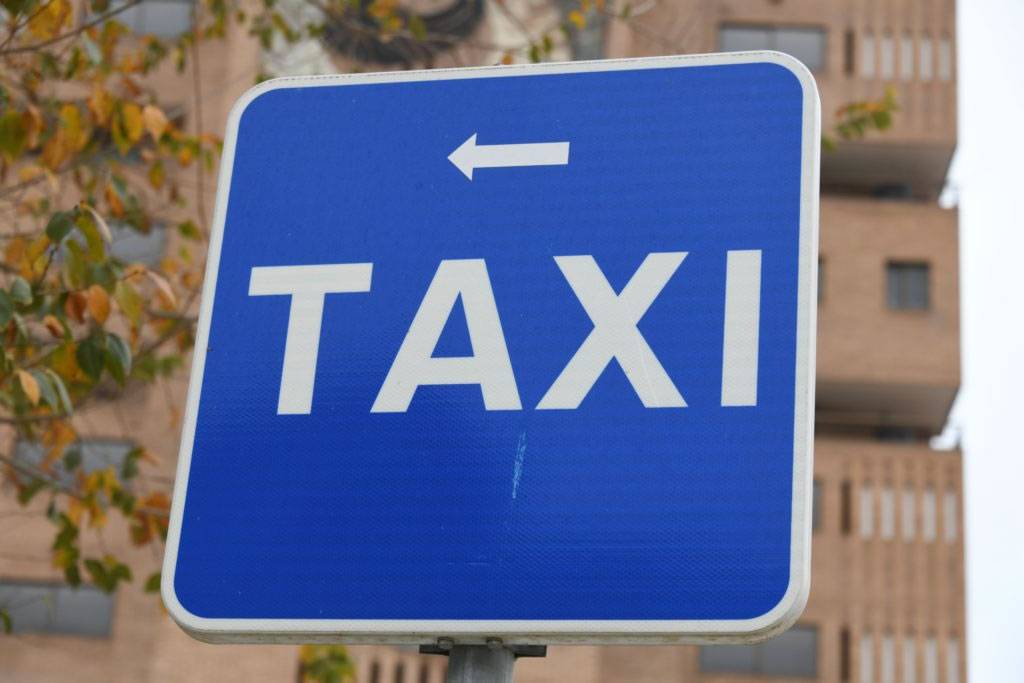 The taxi sign in the Canary Islands that has gone viral due to its location!