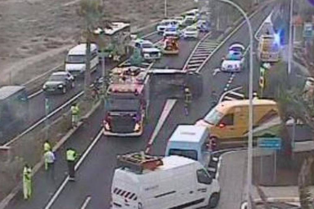 Four injured in accident by Tenerife South Airport Four injured in accident by Tenerife South Airport
