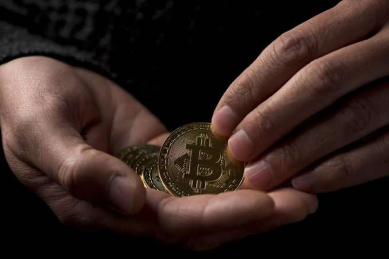 Pros and cons of cryptocurrencies as a medium of exchange