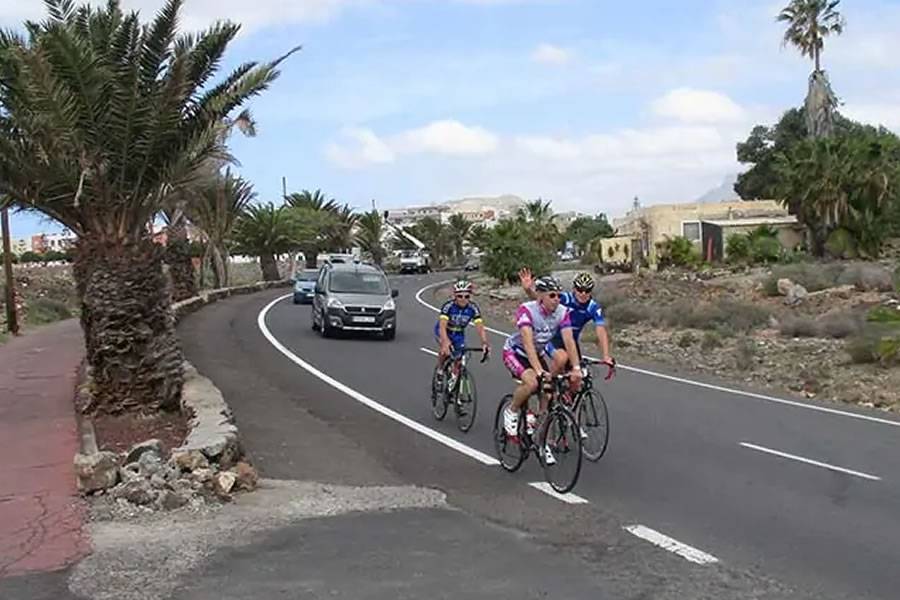 Fines for groups of cyclists: The DGT imposes rules for riding in a ‘peloton’